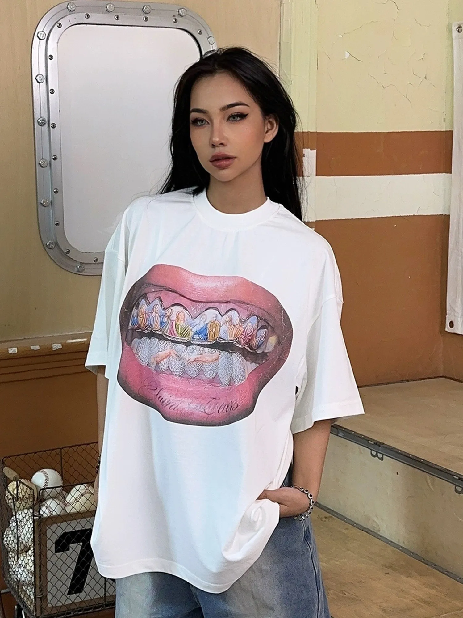 VT9231 Black P140💰 White P130💰 Saint Michael lip print vintage vintage washed distressed short sleeves small neckline design white ink digital direct printing high street retro heavy distressed washed vintage short sleeves Size: S M L XL